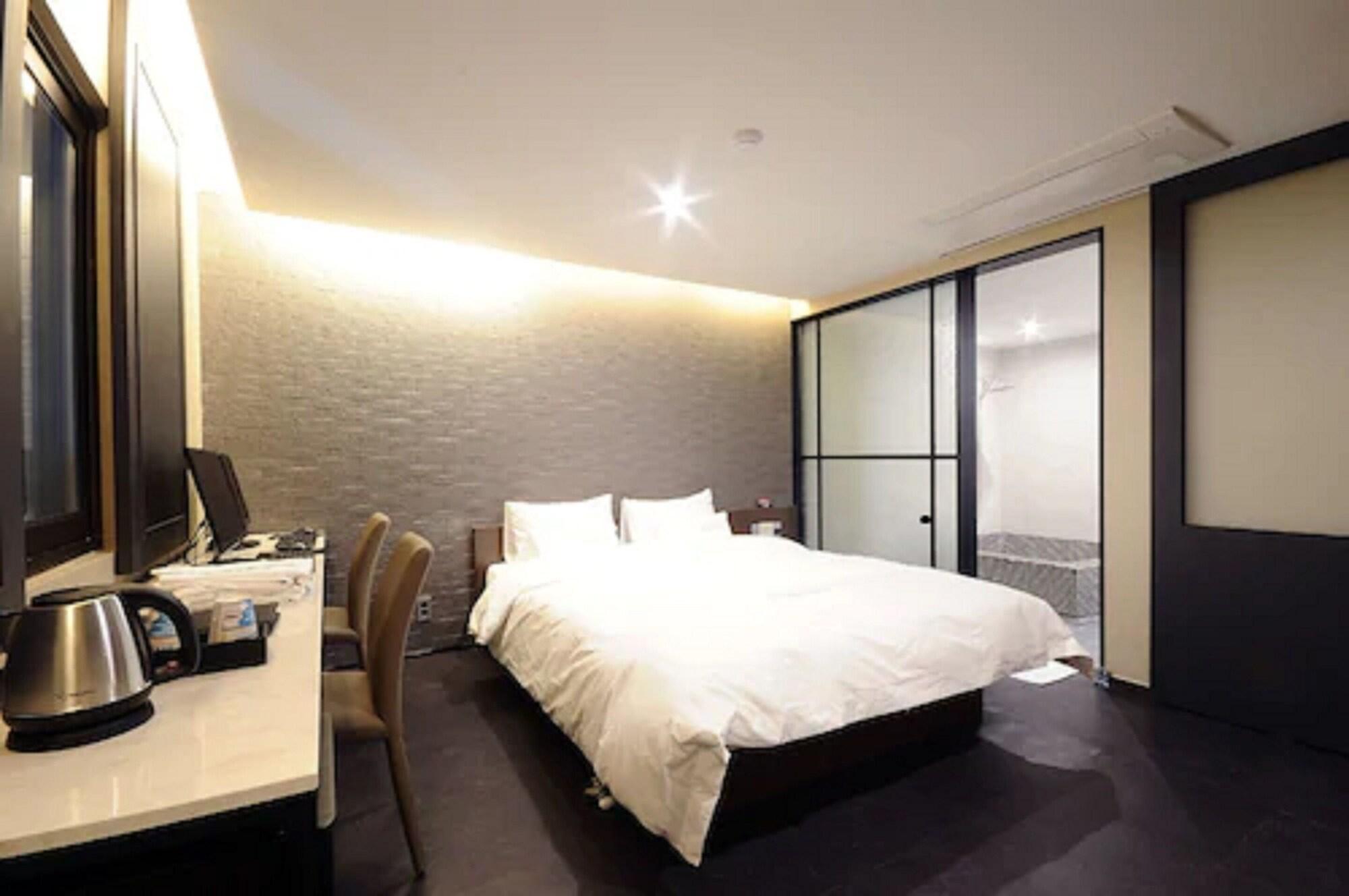 Queens Hotel Seomyeon Busan Exteriör bild