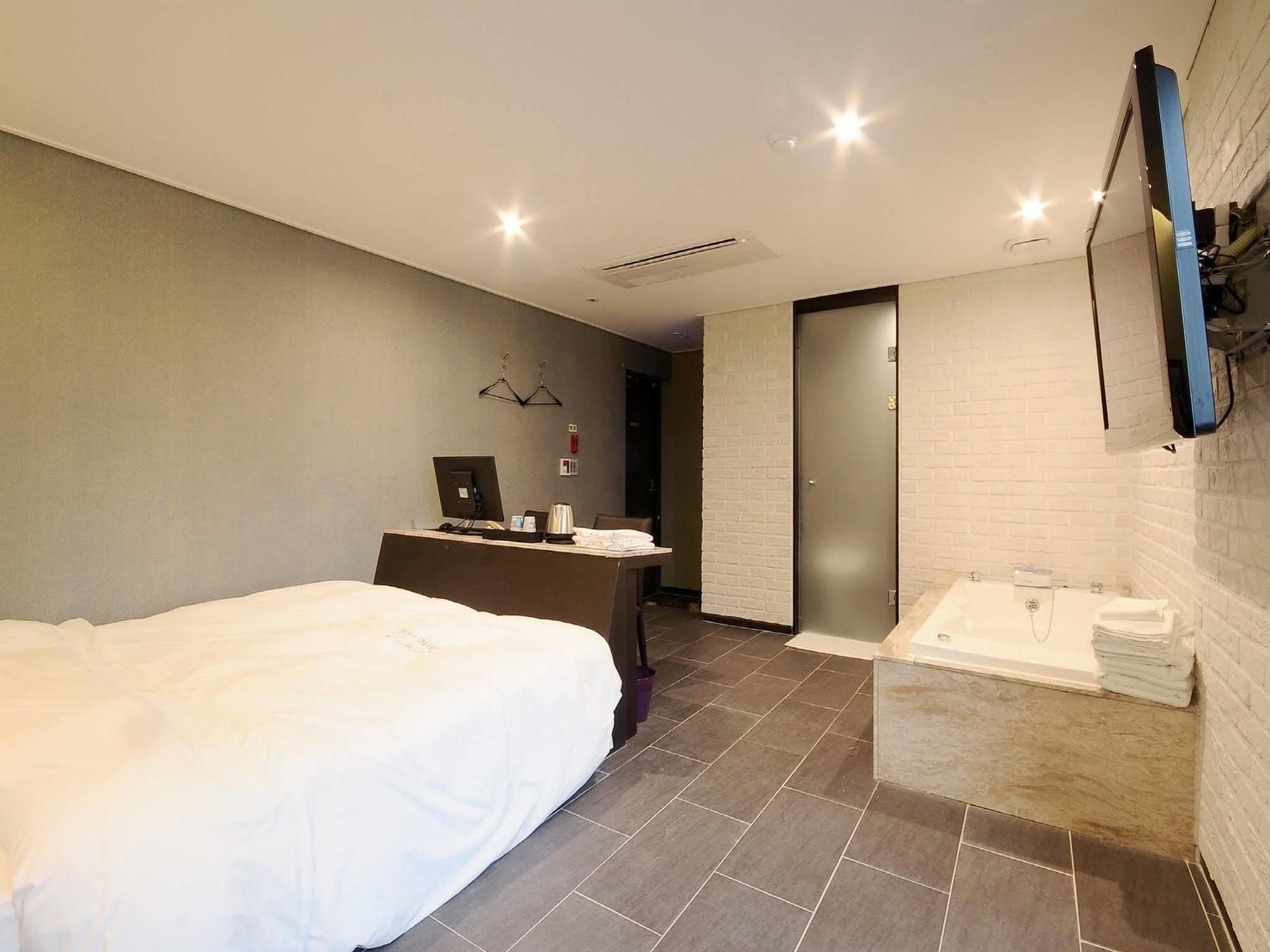 Queens Hotel Seomyeon Busan Exteriör bild